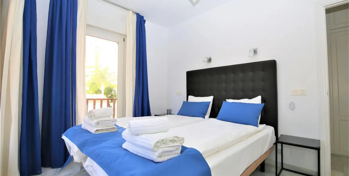 Short-term rent of middle floor apartment in Estepona 7