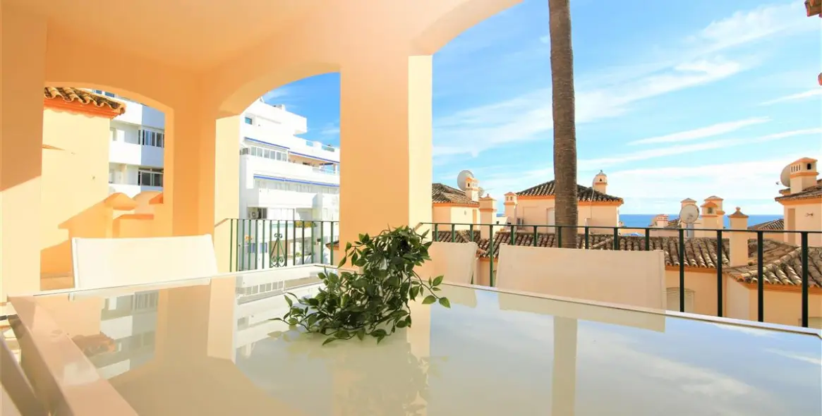Short-term rent of middle floor apartment in Estepona 8