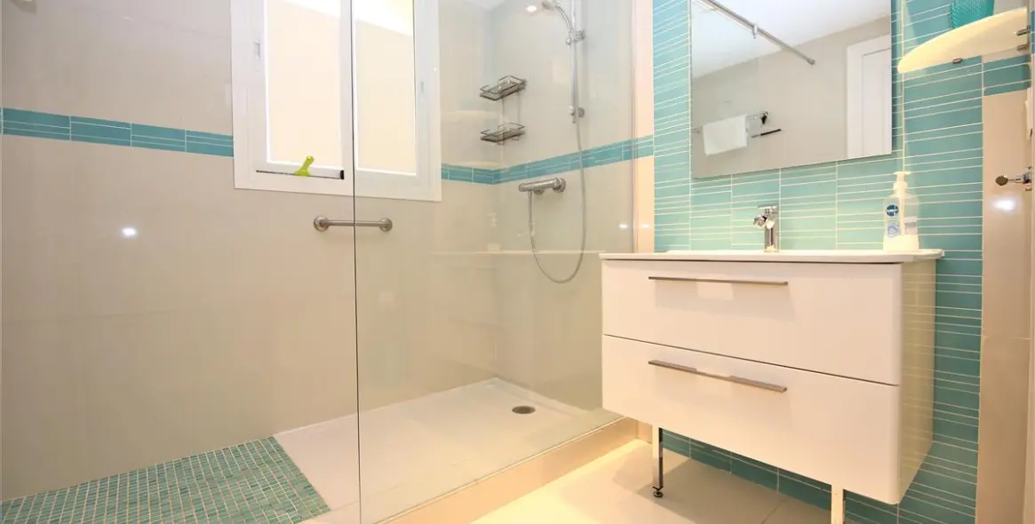 Short-term rent of middle floor apartment in Estepona 9