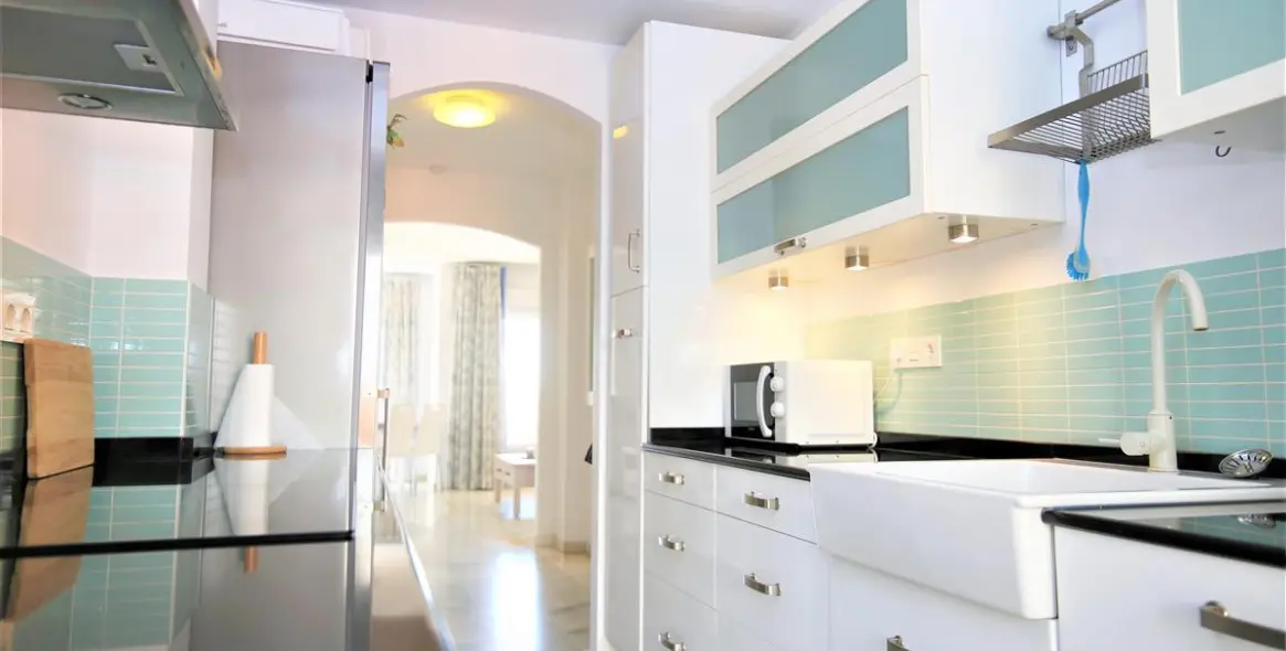 Short-term rent of middle floor apartment in Estepona 10