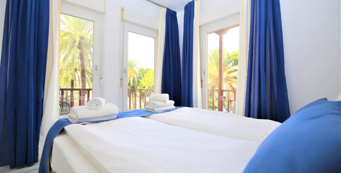 Short-term rent of middle floor apartment in Estepona 11
