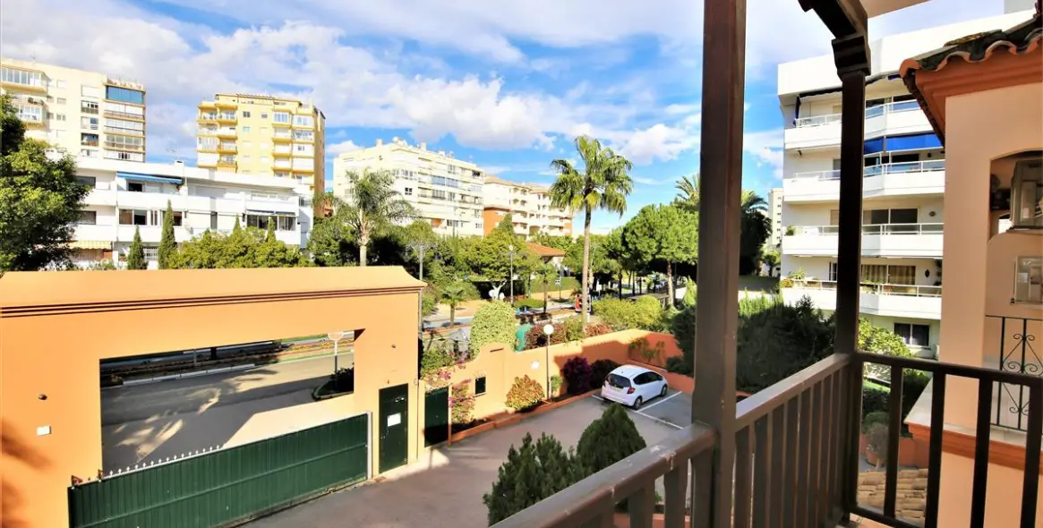 Short-term rent of middle floor apartment in Estepona 14