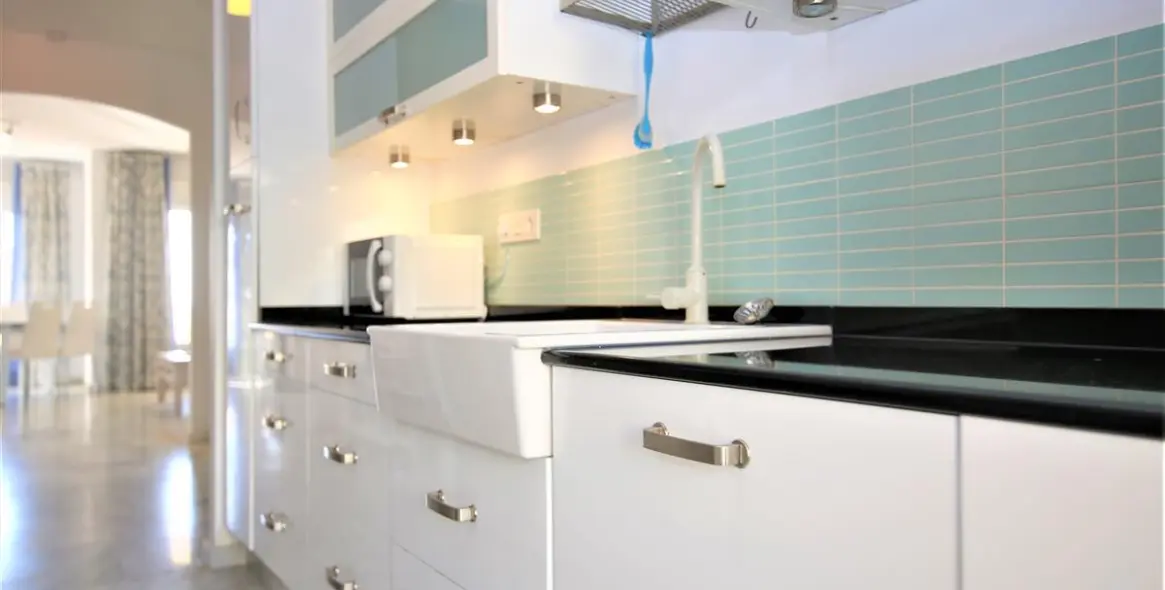 Short-term rent of middle floor apartment in Estepona 15