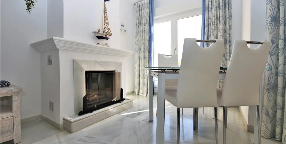 Short-term rent of middle floor apartment in Estepona 16