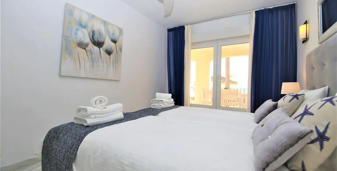 Short-term rent of middle floor apartment in Estepona 17