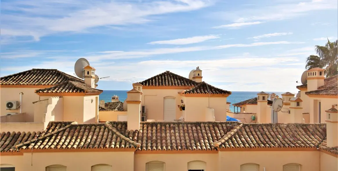 Short-term rent of middle floor apartment in Estepona 18