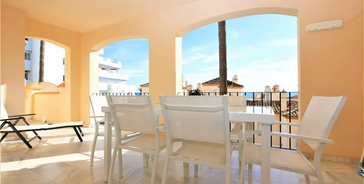 Short-term rent of middle floor apartment in Estepona 20