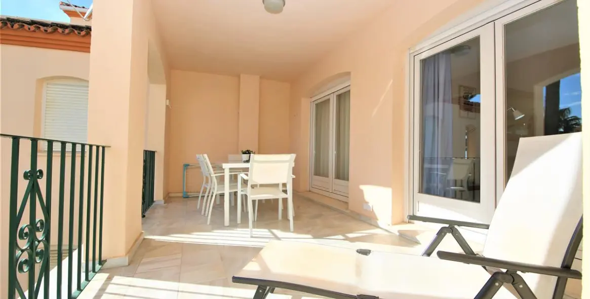 Short-term rent of middle floor apartment in Estepona 22