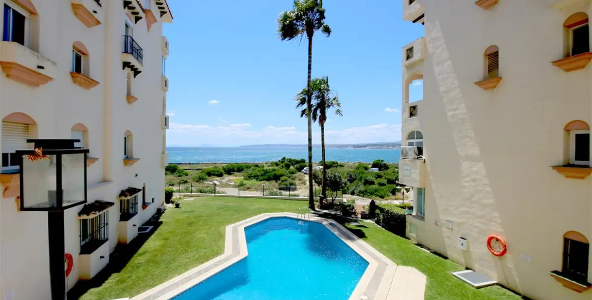 Short-term rent of ground floor apartment in Estepona 10