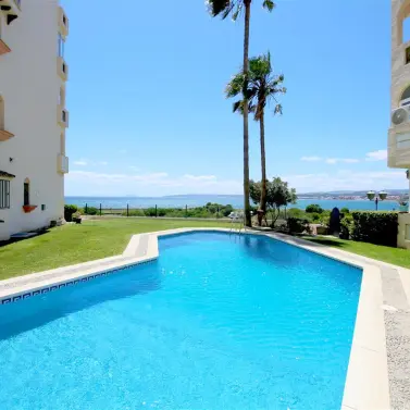 Short-term rent of ground floor apartment in Estepona
