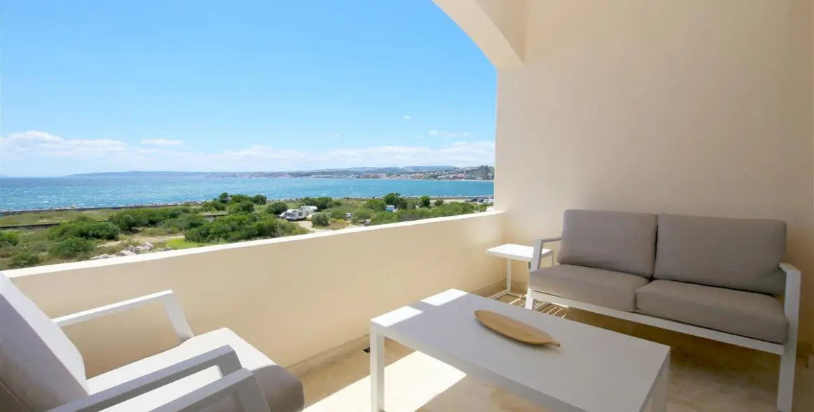 Short-term rent of ground floor apartment in Estepona 1