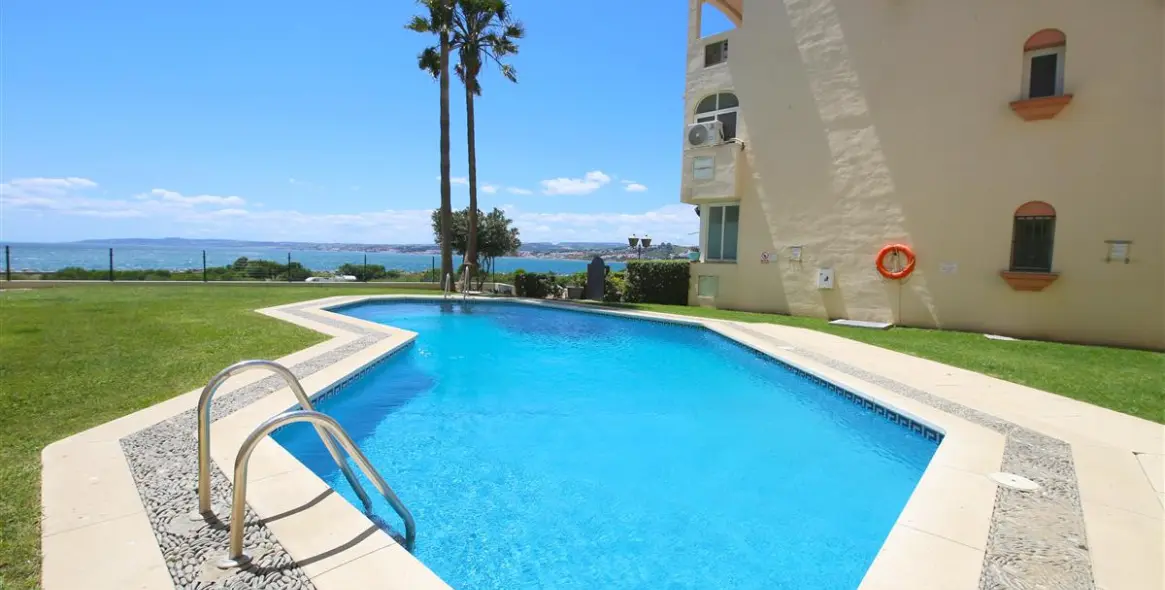 Short-term rent of ground floor apartment in Estepona 21