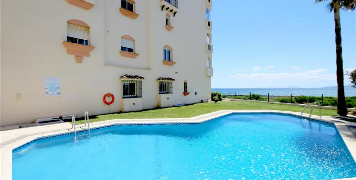 Short-term rent of ground floor apartment in Estepona 22
