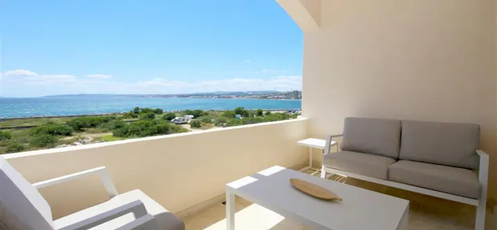 Short-term rent of ground floor apartment in Estepona 0