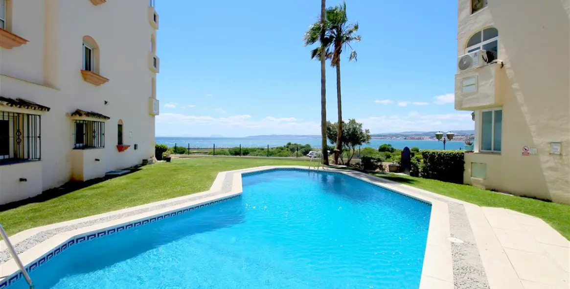 Short-term rent of ground floor apartment in Estepona 3