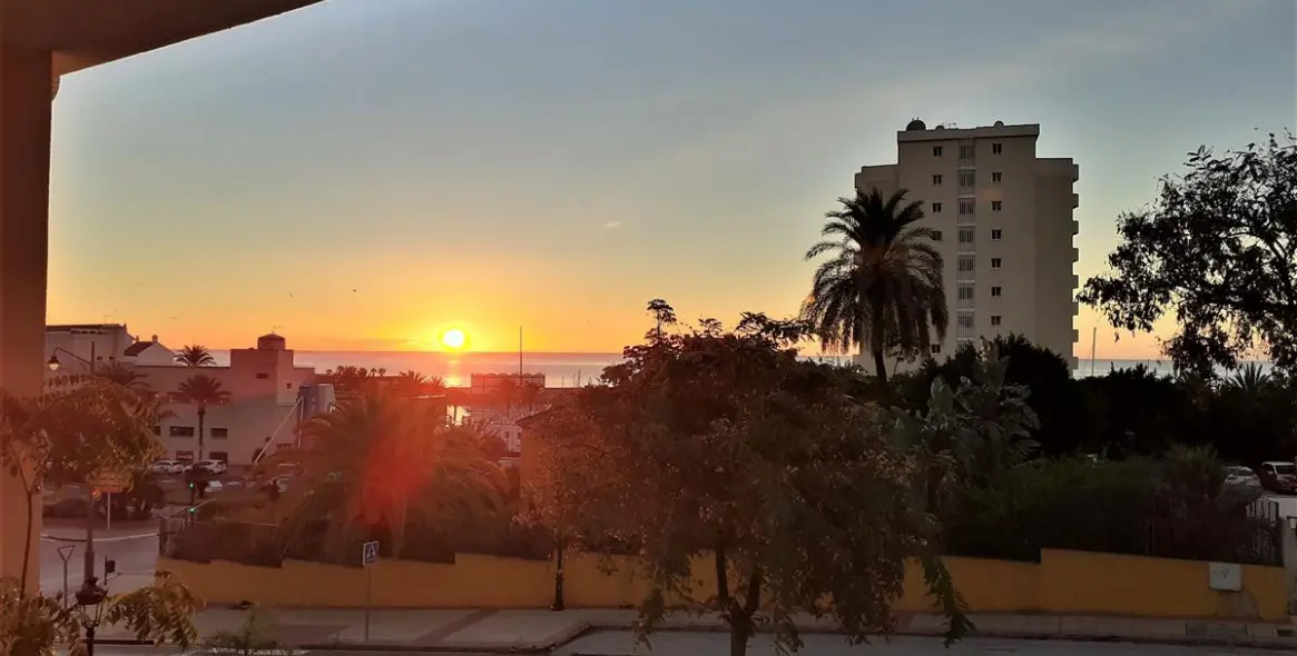 Alquiler a corto plazo de apartamento en planta baja en Estepona 1