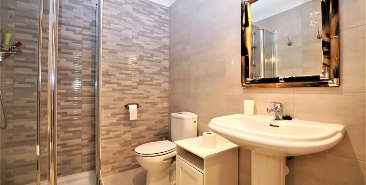 Alquiler a corto plazo de apartamento en planta baja en Estepona 8