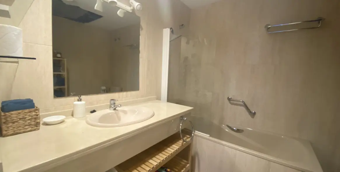 Краткосрочная аренда апартаментов на среднем этаже в Carib Playa 10