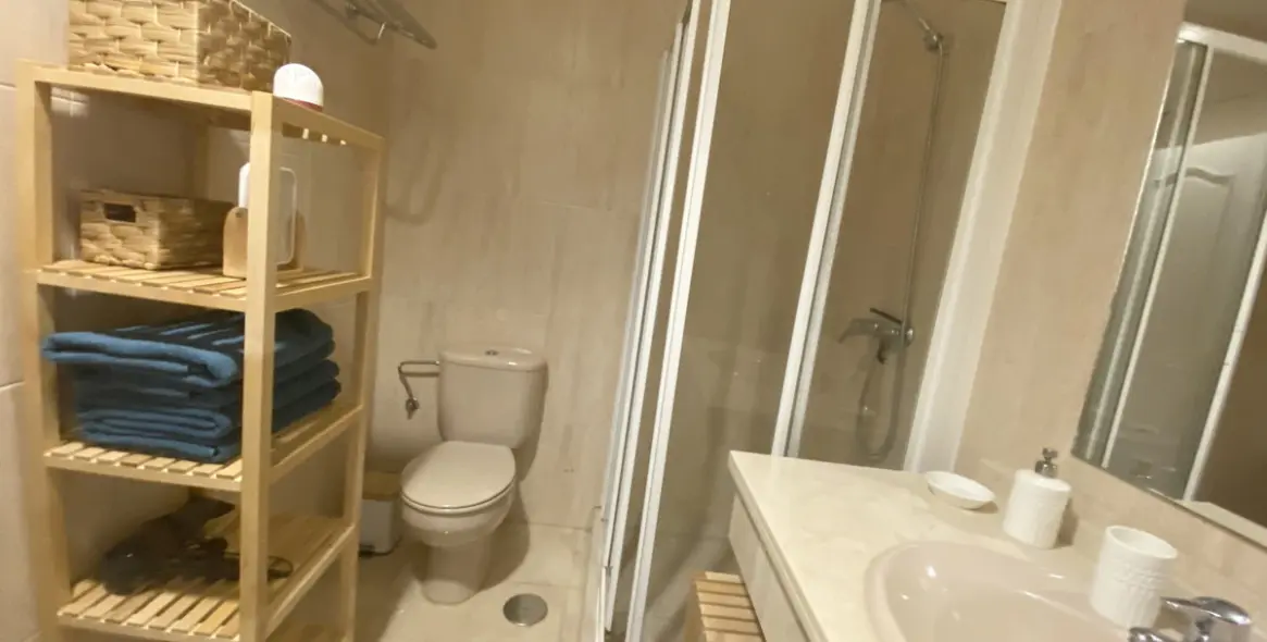 Краткосрочная аренда апартаментов на среднем этаже в Carib Playa 13