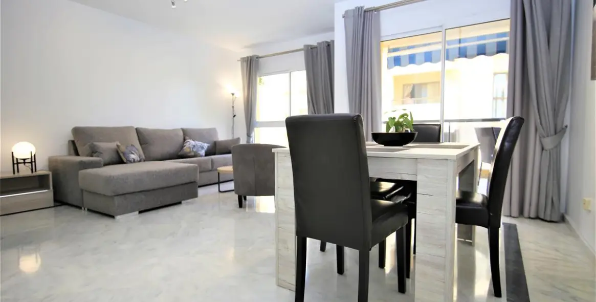Short-term rent of middle floor apartment in Estepona 2