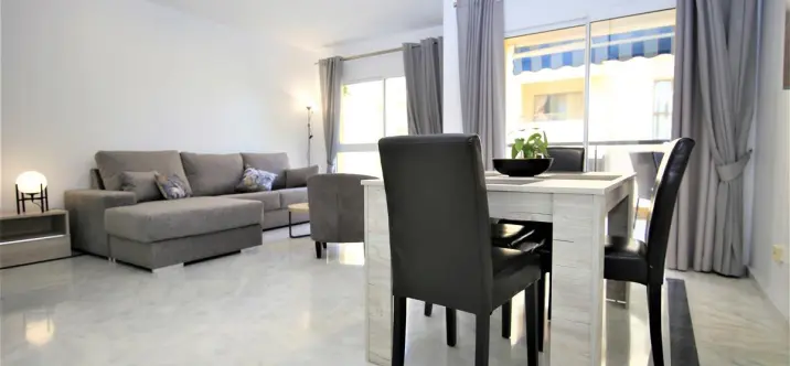 Alquiler a corto plazo de apartamento en planta media en Estepona 1