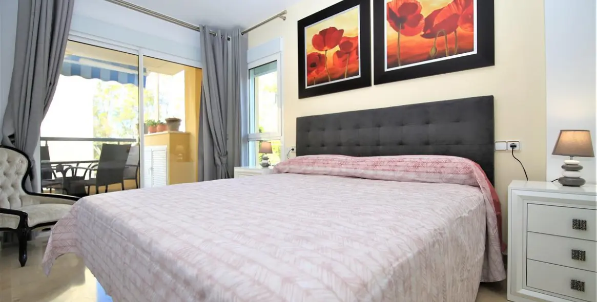 Short-term rent of middle floor apartment in Estepona 3