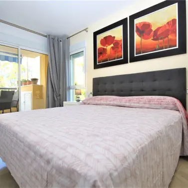 Alquiler a corto plazo de apartamento en planta media en Estepona