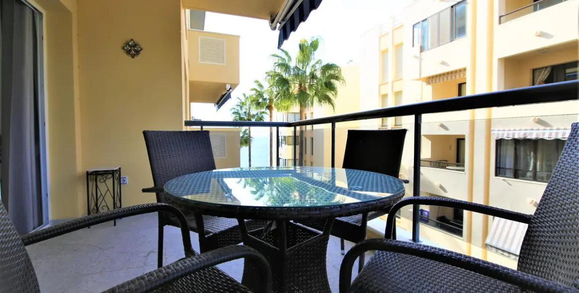 Short-term rent of middle floor apartment in Estepona 4
