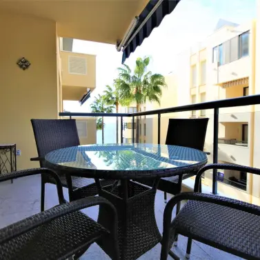 Alquiler a corto plazo de apartamento en planta media en Estepona