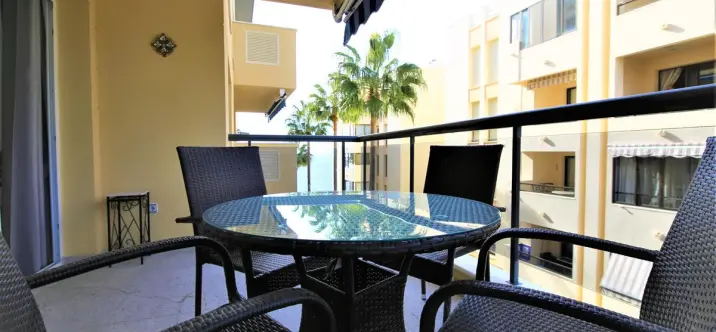 Alquiler a corto plazo de apartamento en planta media en Estepona 3