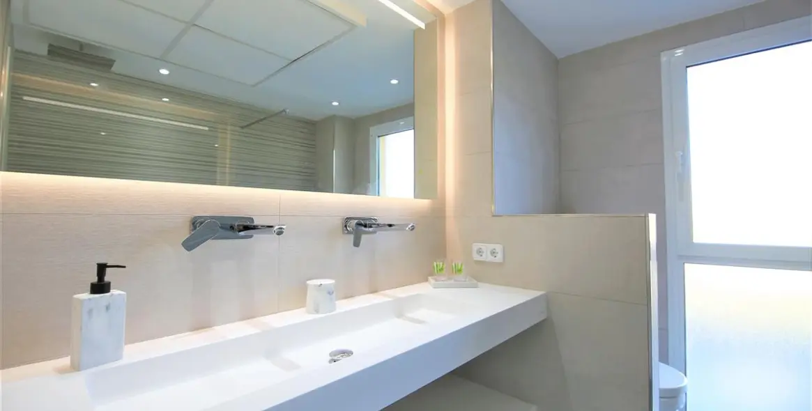 Short-term rent of middle floor apartment in Estepona 6