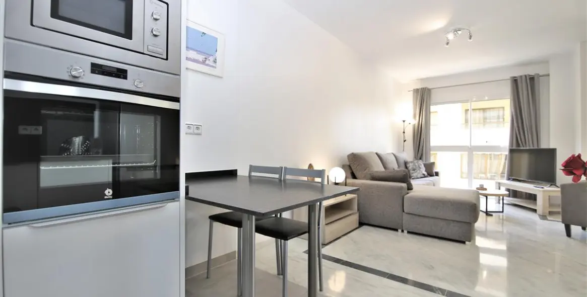 Short-term rent of middle floor apartment in Estepona 8