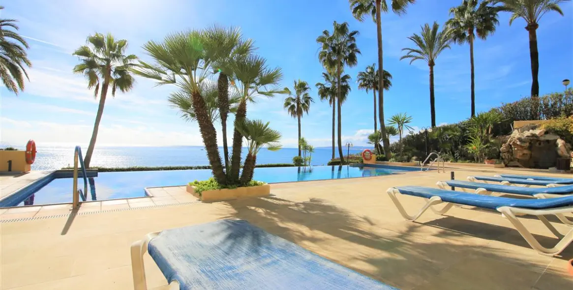 Short-term rent of middle floor apartment in Estepona 10