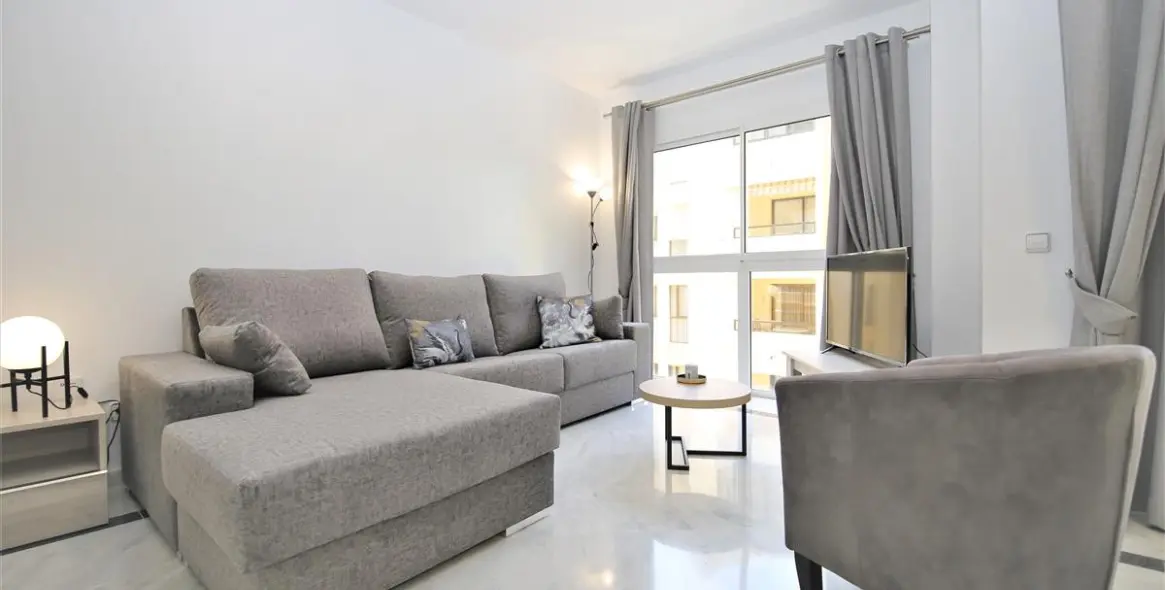 Short-term rent of middle floor apartment in Estepona 14
