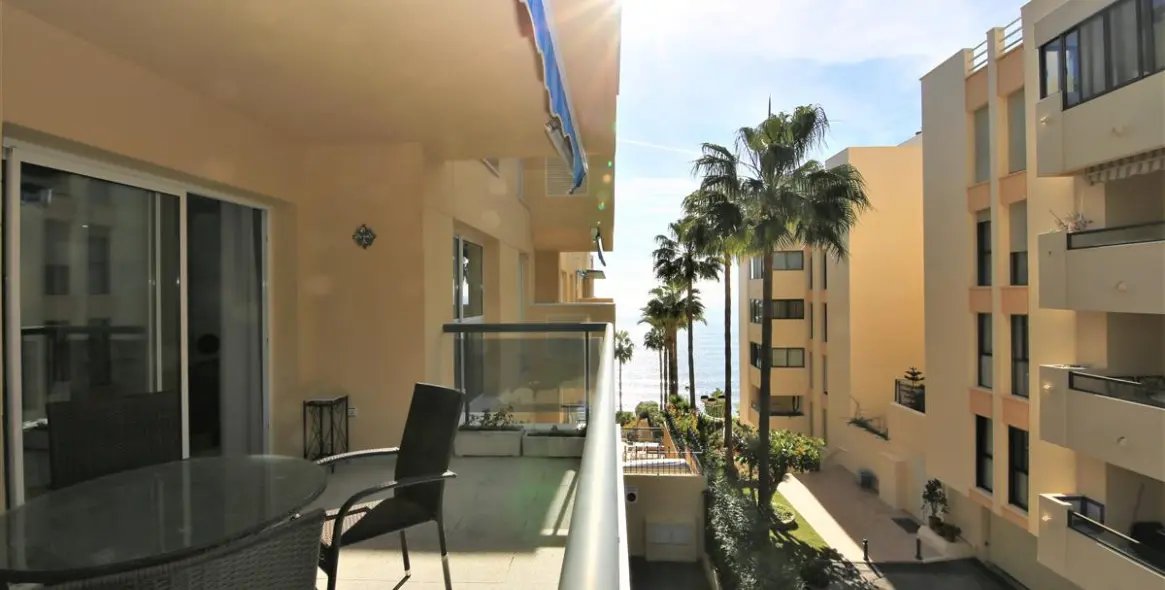 Short-term rent of middle floor apartment in Estepona 17