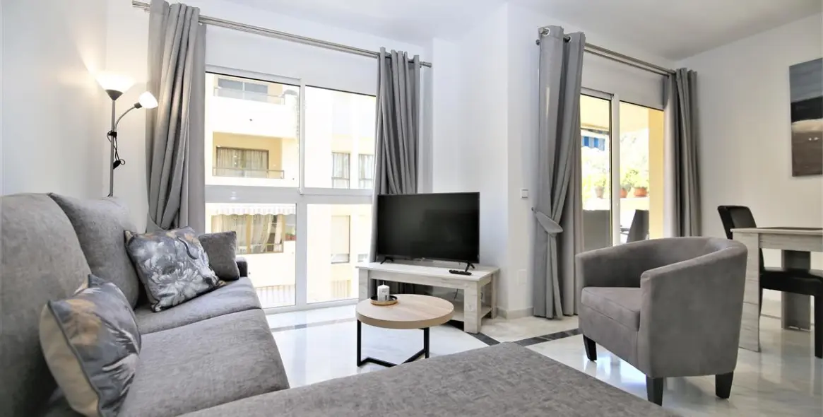 Short-term rent of middle floor apartment in Estepona 18
