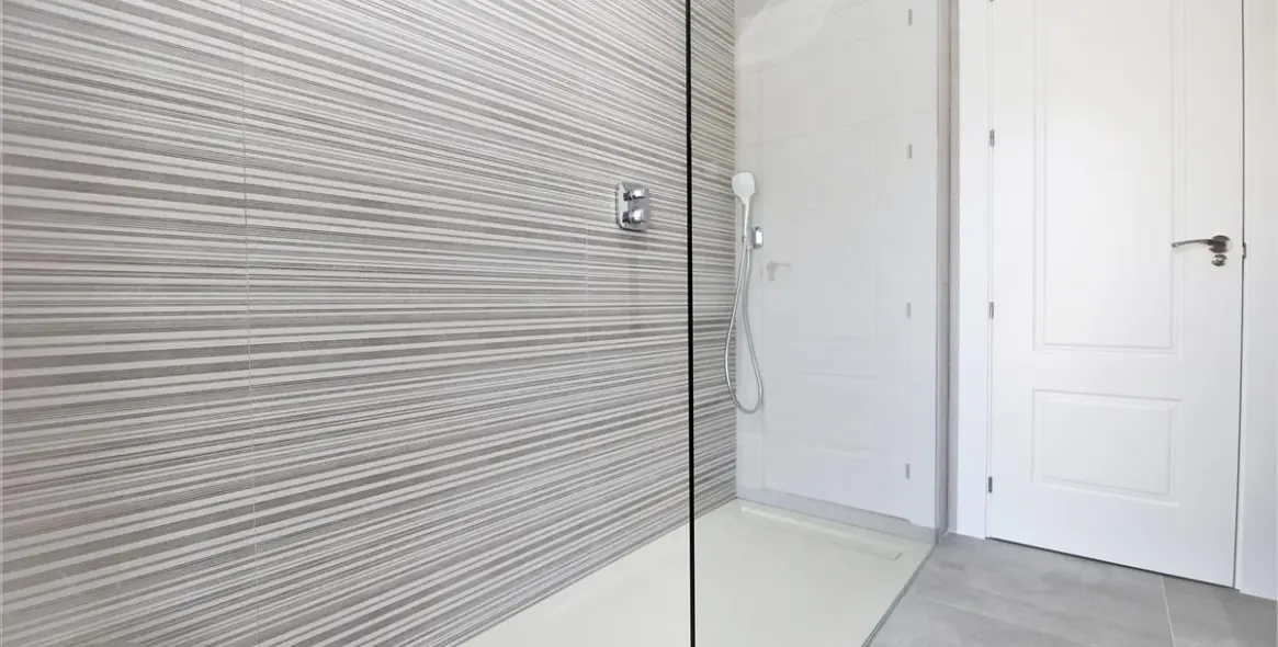 Short-term rent of middle floor apartment in Estepona 19