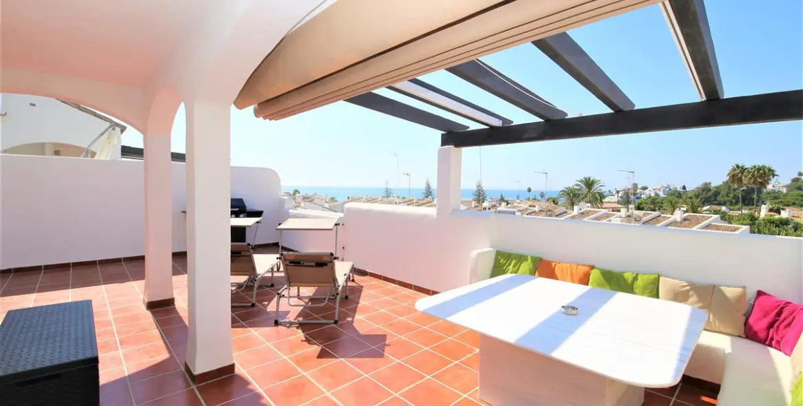 Short-term rent of middle floor apartment in Estepona 1