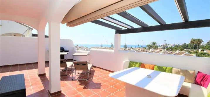 Short-term rent of middle floor apartment in Estepona 0