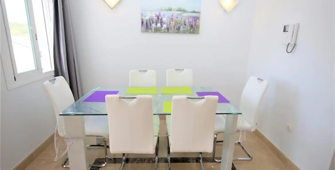 Short-term rent of middle floor apartment in Estepona 3