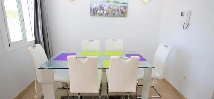 Short-term rent of middle floor apartment in Estepona 2