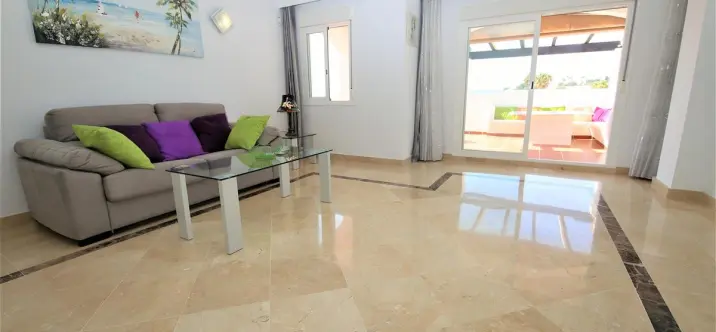 Short-term rent of middle floor apartment in Estepona 3