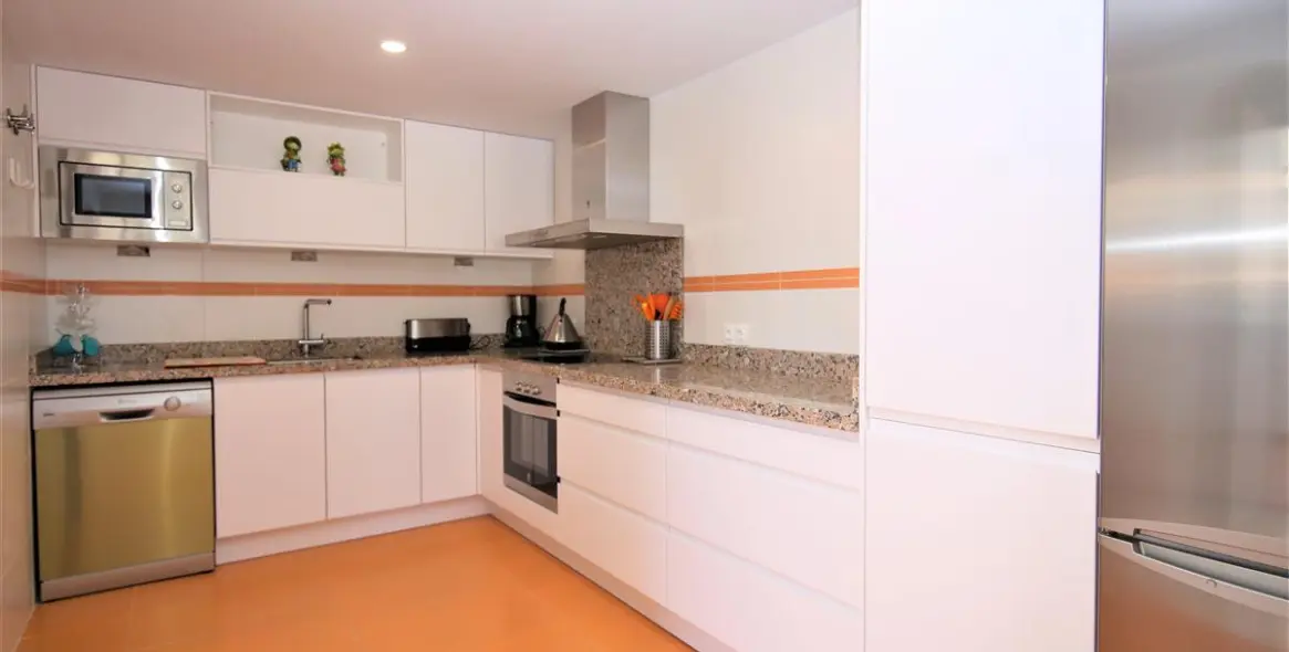 Short-term rent of middle floor apartment in Estepona 5