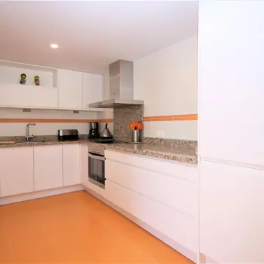 Short-term rent of middle floor apartment in Estepona