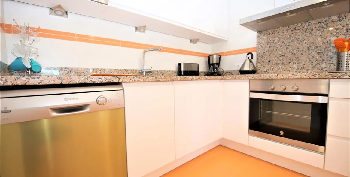 Short-term rent of middle floor apartment in Estepona 6