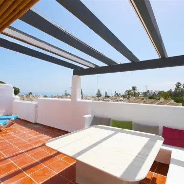 Short-term rent of middle floor apartment in Estepona