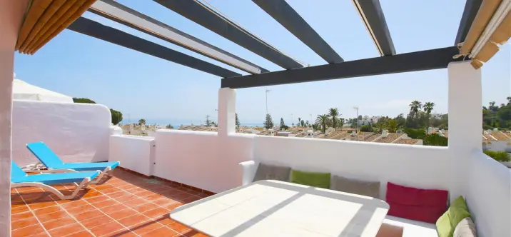 Short-term rent of middle floor apartment in Estepona 0
