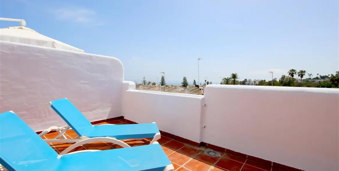 Short-term rent of middle floor apartment in Estepona 3