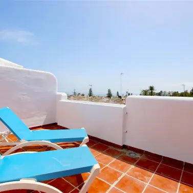Short-term rent of middle floor apartment in Estepona