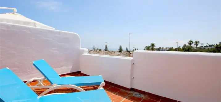 Short-term rent of middle floor apartment in Estepona 2